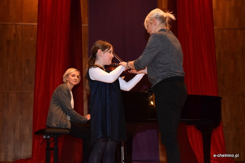 Koncert dzieci z sekcji smyczkowej w Państwowej Szkole Muzycznej
