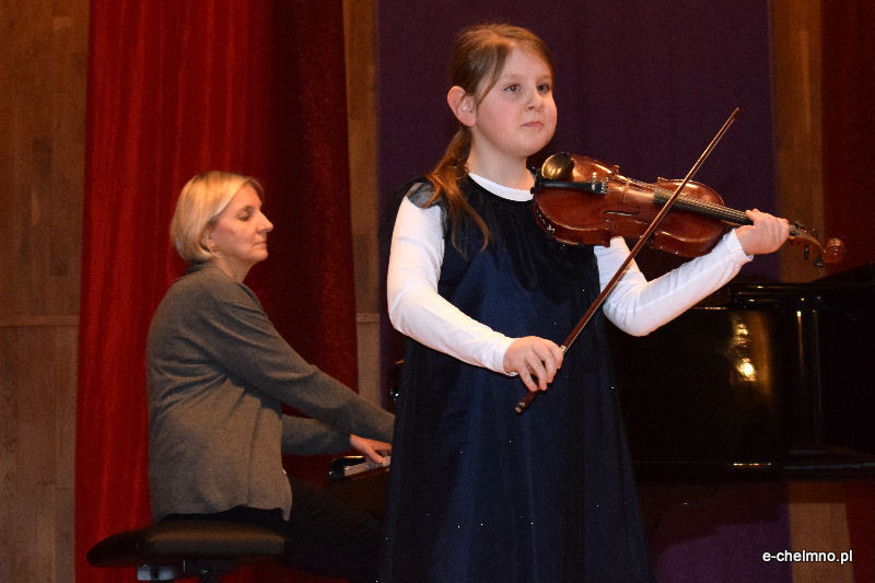 Koncert dzieci z sekcji smyczkowej w Państwowej Szkole Muzycznej