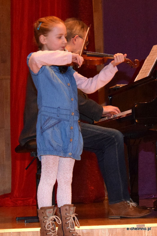 Koncert dzieci z sekcji smyczkowej w Państwowej Szkole Muzycznej