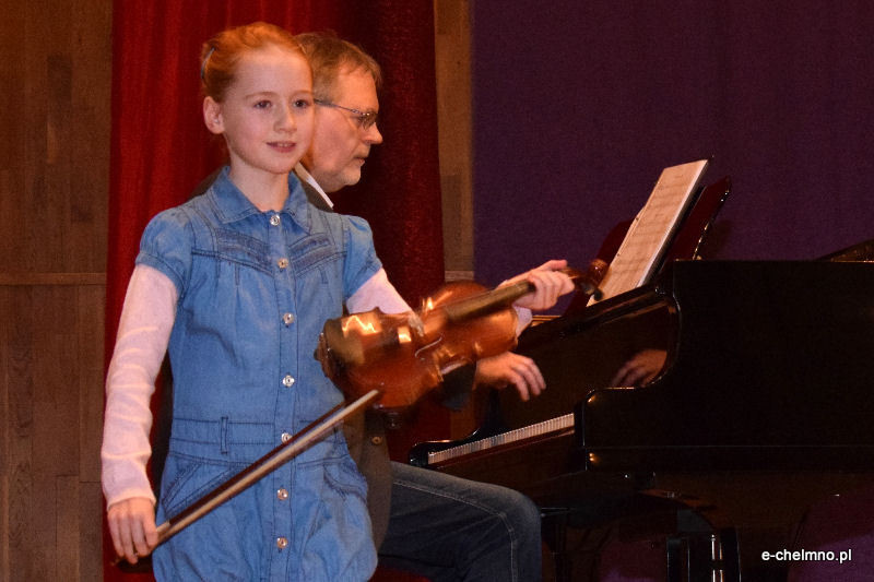 Koncert dzieci z sekcji smyczkowej w Państwowej Szkole Muzycznej