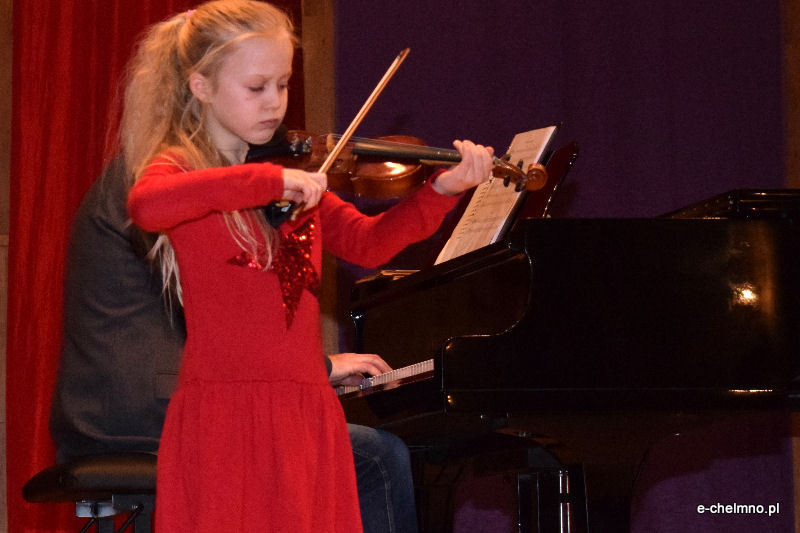 Koncert dzieci z sekcji smyczkowej w Państwowej Szkole Muzycznej