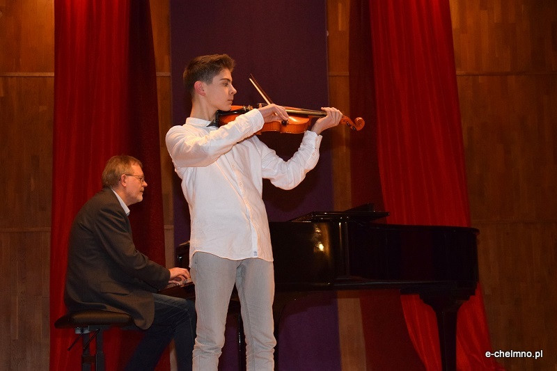 Koncert dzieci z sekcji smyczkowej w Państwowej Szkole Muzycznej