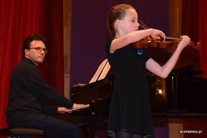 Koncert dzieci z sekcji smyczkowej w Państwowej Szkole Muzycznej