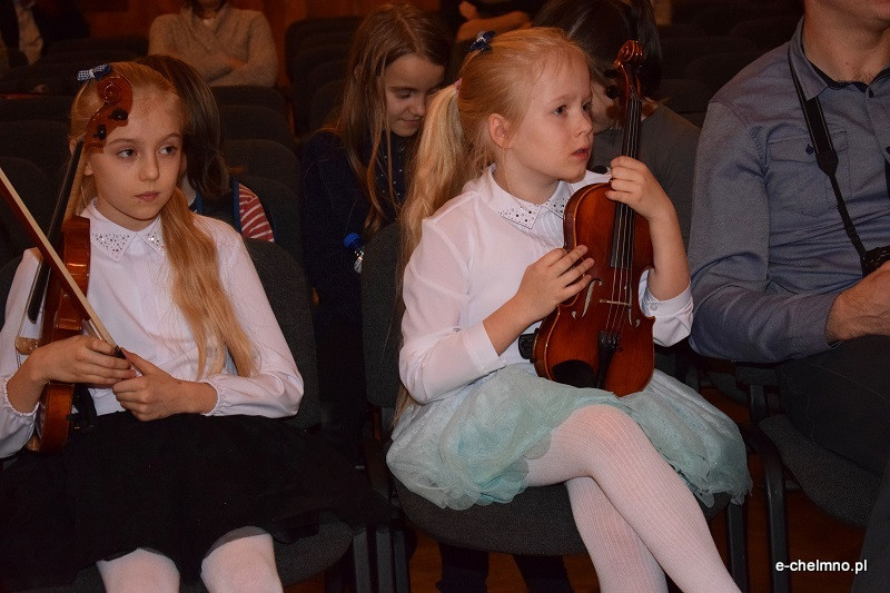 Koncert dzieci z sekcji smyczkowej w Państwowej Szkole Muzycznej