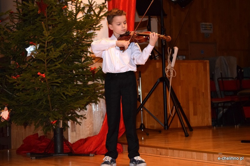 Koncert dzieci z sekcji smyczkowej w Państwowej Szkole Muzycznej