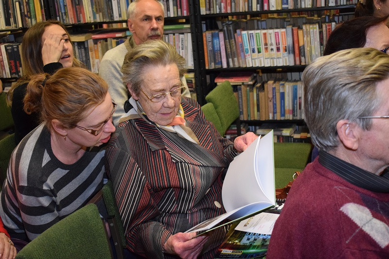 Wręczenie nagród dla Czytelników Roku w Miejskiej Bibliotece Publicznej