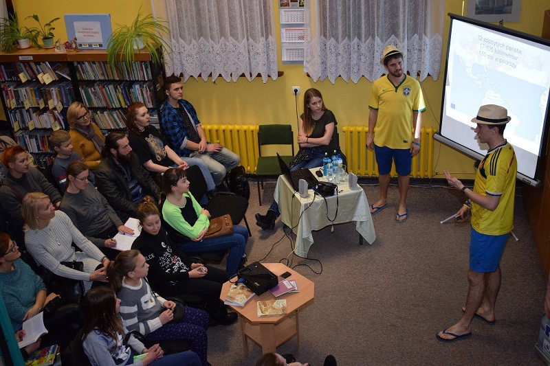 Młodzi podróżnicy, czyli spotkanie autorskie z Sebastianem Hennig i Wojciechem Malicha - twórcami książki 