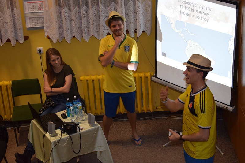 Młodzi podróżnicy, czyli spotkanie autorskie z Sebastianem Hennig i Wojciechem Malicha - twórcami książki 