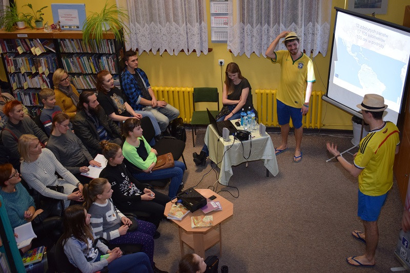 Młodzi podróżnicy, czyli spotkanie autorskie z Sebastianem Hennig i Wojciechem Malicha - twórcami książki 