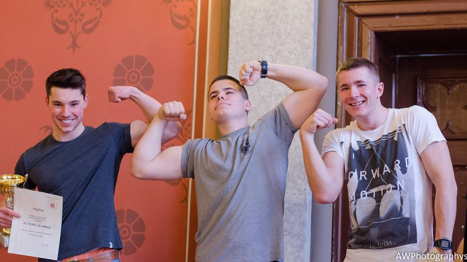 Zawody szkolne w siłowaniu na rękę w ZSO nr 1