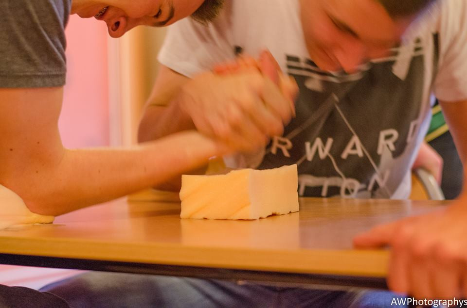 Zawody szkolne w siłowaniu na rękę w ZSO nr 1