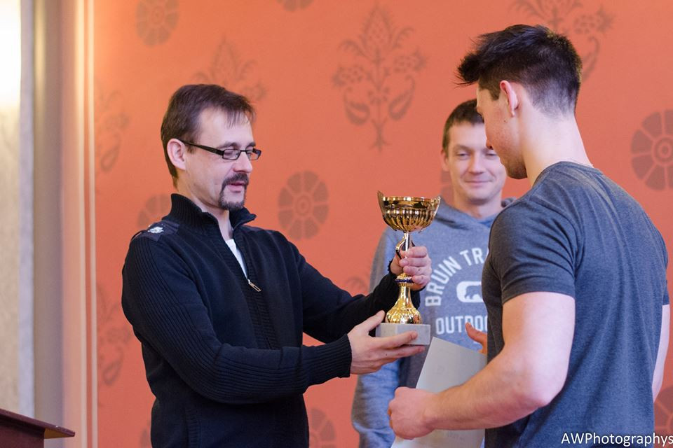 Zawody szkolne w siłowaniu na rękę w ZSO nr 1