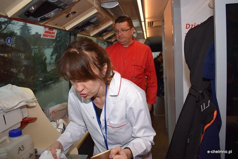 Punkt honorowego krwiodawstwa przed Urzędem Miasta Chełmna