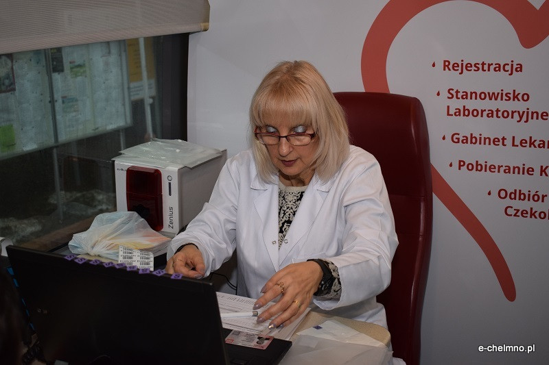 Punkt honorowego krwiodawstwa przed Urzędem Miasta Chełmna