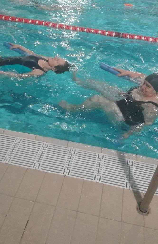 Relacja z zajęć nauki pływania dla seniorów zorganizowanej przez LGD Chełmno i Stowarzyszenie Porozumienie Chełmińskie