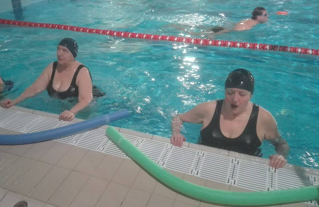 Relacja z zajęć nauki pływania dla seniorów zorganizowanej przez LGD Chełmno i Stowarzyszenie Porozumienie Chełmińskie