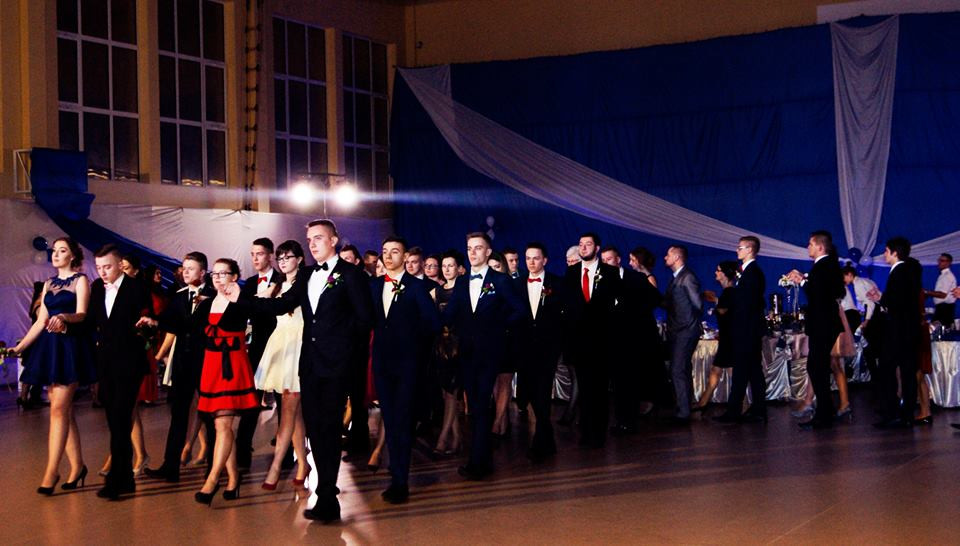 Wspomnienia ze studniówki uczniów Zespołu Szkół Centrum Kształcenia Praktycznego z Grubna