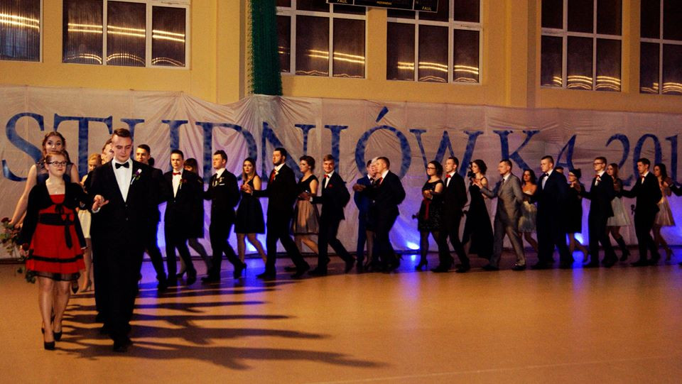 Wspomnienia ze studniówki uczniów Zespołu Szkół Centrum Kształcenia Praktycznego z Grubna