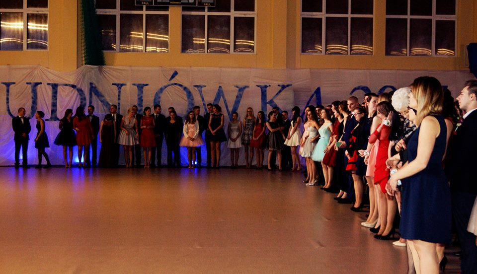 Wspomnienia ze studniówki uczniów Zespołu Szkół Centrum Kształcenia Praktycznego z Grubna