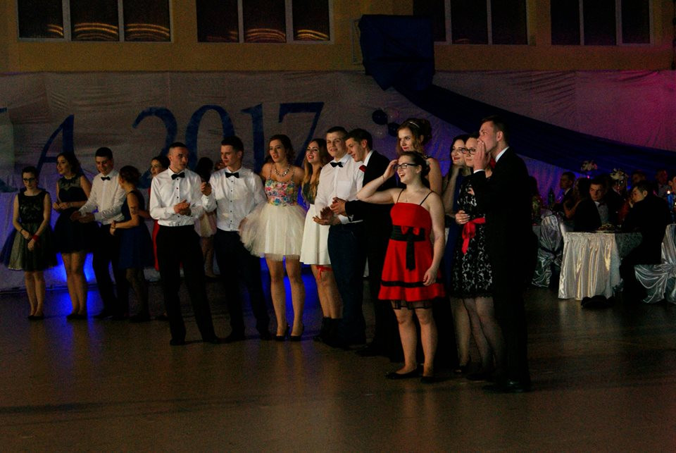 Wspomnienia ze studniówki uczniów Zespołu Szkół Centrum Kształcenia Praktycznego z Grubna