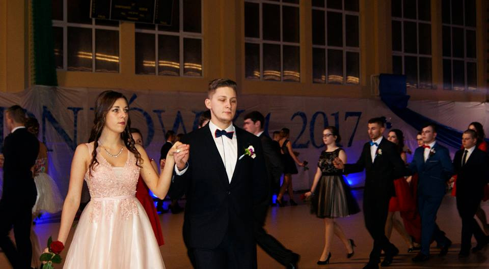 Wspomnienia ze studniówki uczniów Zespołu Szkół Centrum Kształcenia Praktycznego z Grubna