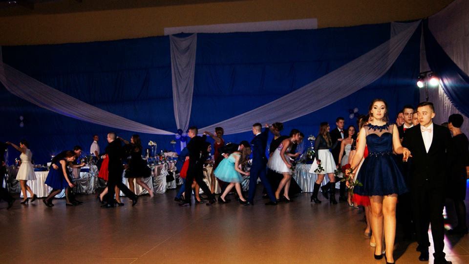 Wspomnienia ze studniówki uczniów Zespołu Szkół Centrum Kształcenia Praktycznego z Grubna