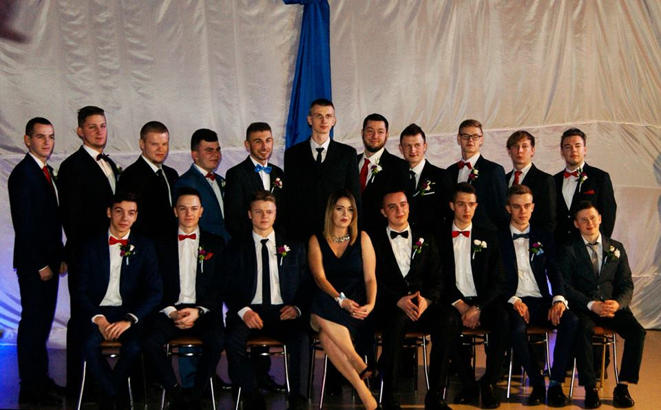 Wspomnienia ze studniówki uczniów Zespołu Szkół Centrum Kształcenia Praktycznego z Grubna