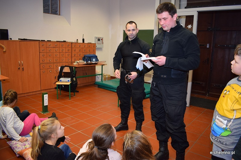 Przedstawiciele Straży Miejskiej w Szkole Podstawowej nr 2