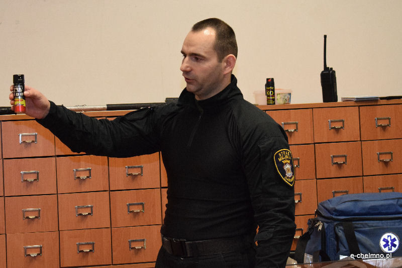 Przedstawiciele Straży Miejskiej w Szkole Podstawowej nr 2