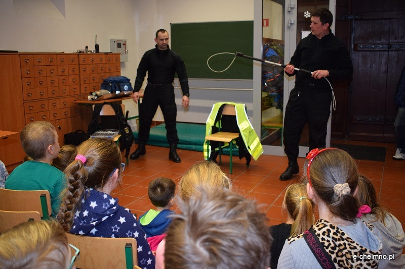 Przedstawiciele Straży Miejskiej w Szkole Podstawowej nr 2