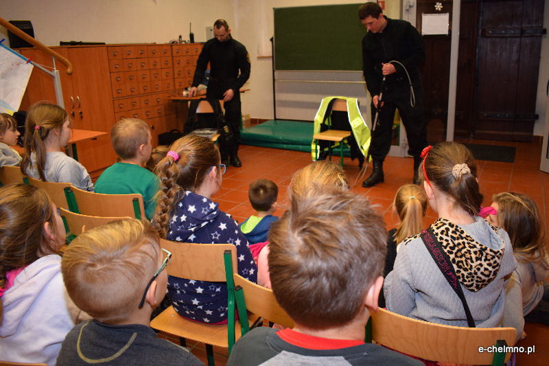 Przedstawiciele Straży Miejskiej w Szkole Podstawowej nr 2