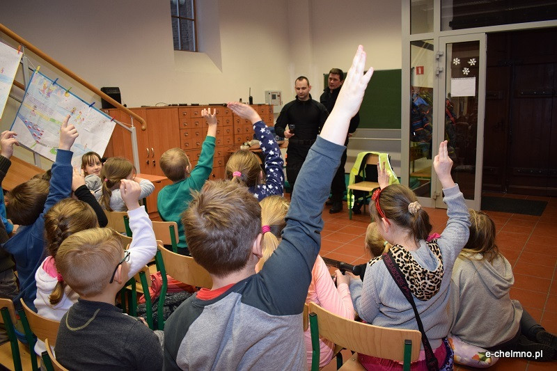 Przedstawiciele Straży Miejskiej w Szkole Podstawowej nr 2