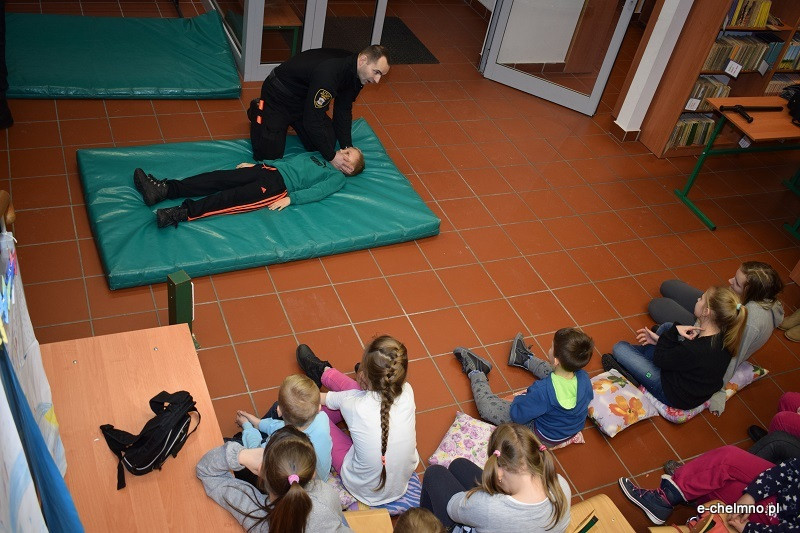 Przedstawiciele Straży Miejskiej w Szkole Podstawowej nr 2
