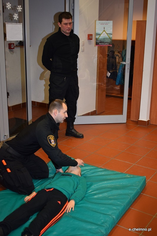 Przedstawiciele Straży Miejskiej w Szkole Podstawowej nr 2