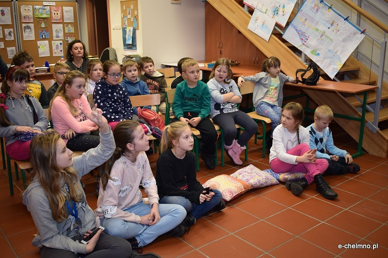 Przedstawiciele Straży Miejskiej w Szkole Podstawowej nr 2