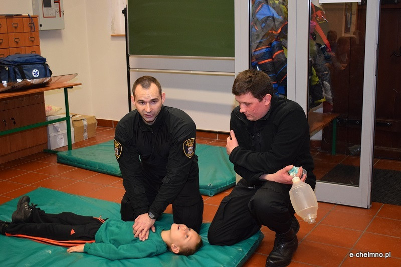 Przedstawiciele Straży Miejskiej w Szkole Podstawowej nr 2