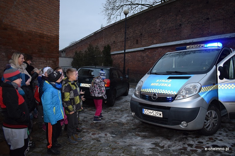 Przedstawiciele Straży Miejskiej w Szkole Podstawowej nr 2