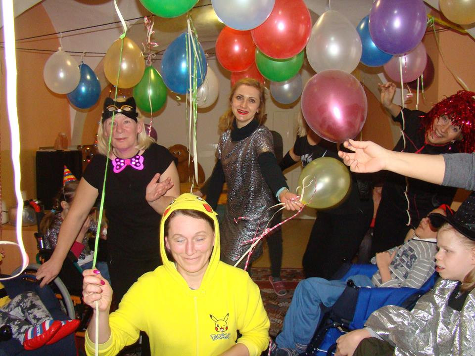 Zabawa karnawałowa dla dzieci z zespołów rewalidacyjno-wychowawczych