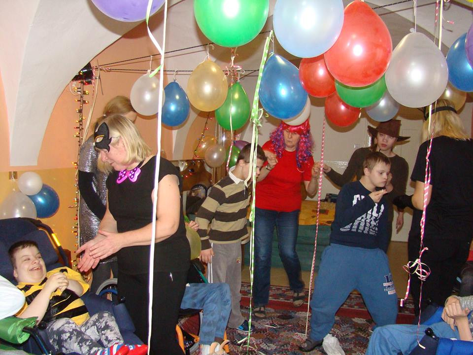 Zabawa karnawałowa dla dzieci z zespołów rewalidacyjno-wychowawczych