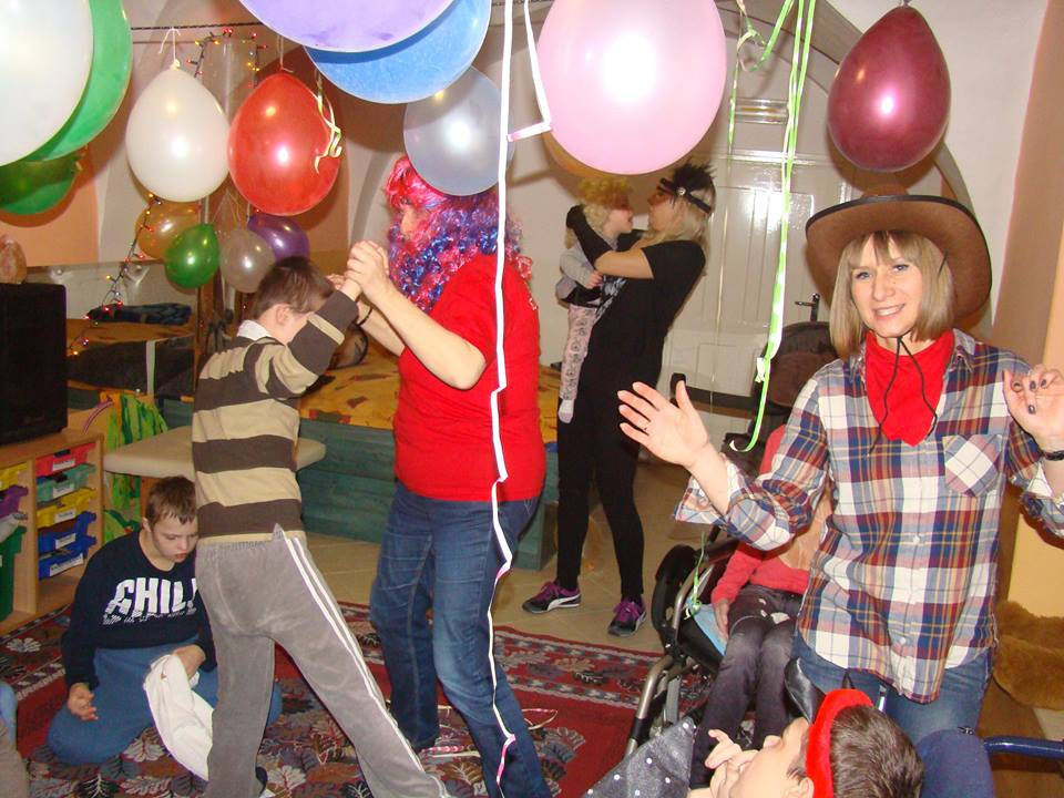 Zabawa karnawałowa dla dzieci z zespołów rewalidacyjno-wychowawczych