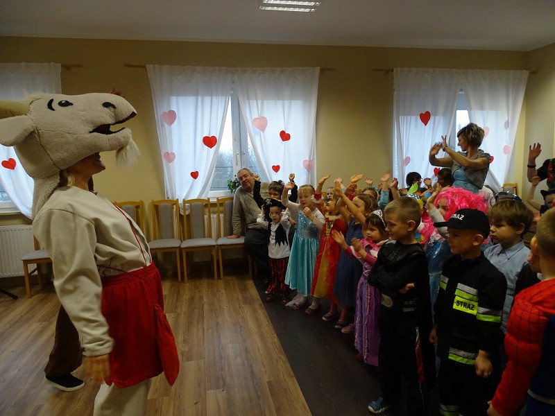 Niech żyje bal...czyli wspólna zabawa karnawałowa dzieci z 