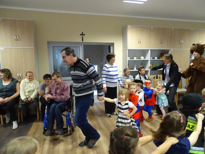 Niech żyje bal...czyli wspólna zabawa karnawałowa dzieci z 