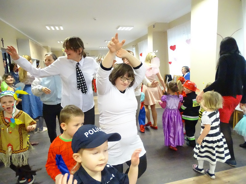 Niech żyje bal...czyli wspólna zabawa karnawałowa dzieci z 