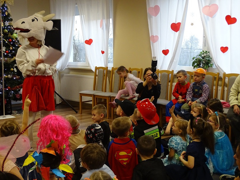 Niech żyje bal...czyli wspólna zabawa karnawałowa dzieci z 