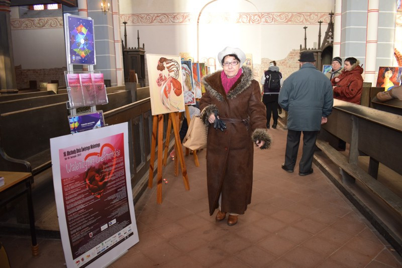 Wernisaż wystawy prac plastycznych Uniwersytetu Trzeciego Wieku w kościele św. Jakuba i Mikołaja