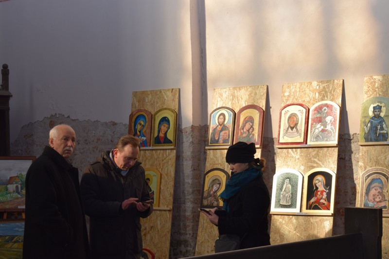 Wernisaż wystawy prac plastycznych Uniwersytetu Trzeciego Wieku w kościele św. Jakuba i Mikołaja