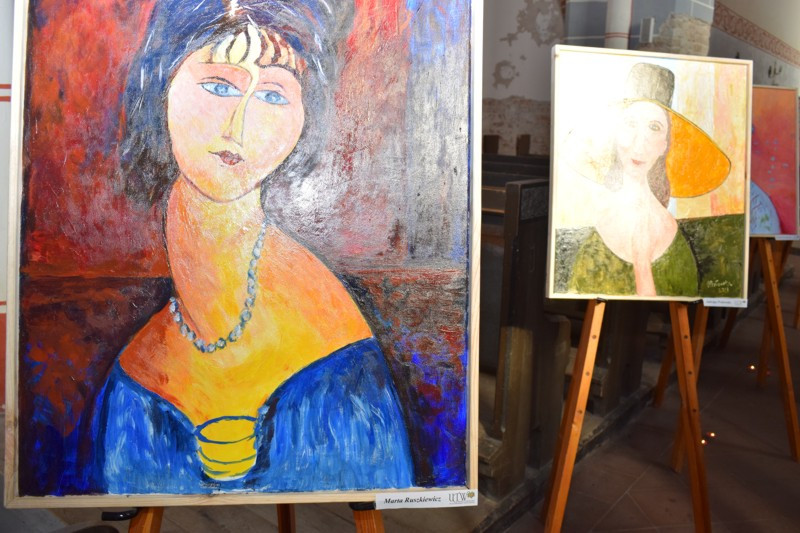 Wernisaż wystawy prac plastycznych Uniwersytetu Trzeciego Wieku w kościele św. Jakuba i Mikołaja