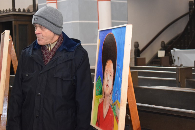 Wernisaż wystawy prac plastycznych Uniwersytetu Trzeciego Wieku w kościele św. Jakuba i Mikołaja