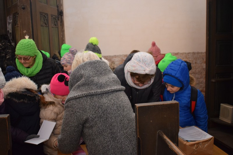 Wernisaż wystawy prac plastycznych Uniwersytetu Trzeciego Wieku w kościele św. Jakuba i Mikołaja