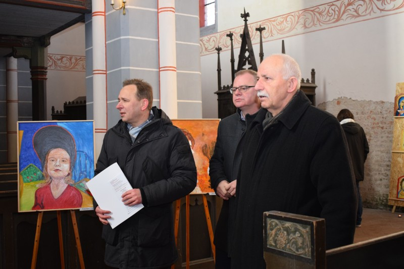 Wernisaż wystawy prac plastycznych Uniwersytetu Trzeciego Wieku w kościele św. Jakuba i Mikołaja